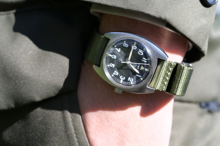 極美品 CWC手巻きヴィンテージ時計 1979年製　イギリス軍 W10 極美品 CWC手巻きヴィンテージ時計 1979年製 イギリス軍 W10 メンズ