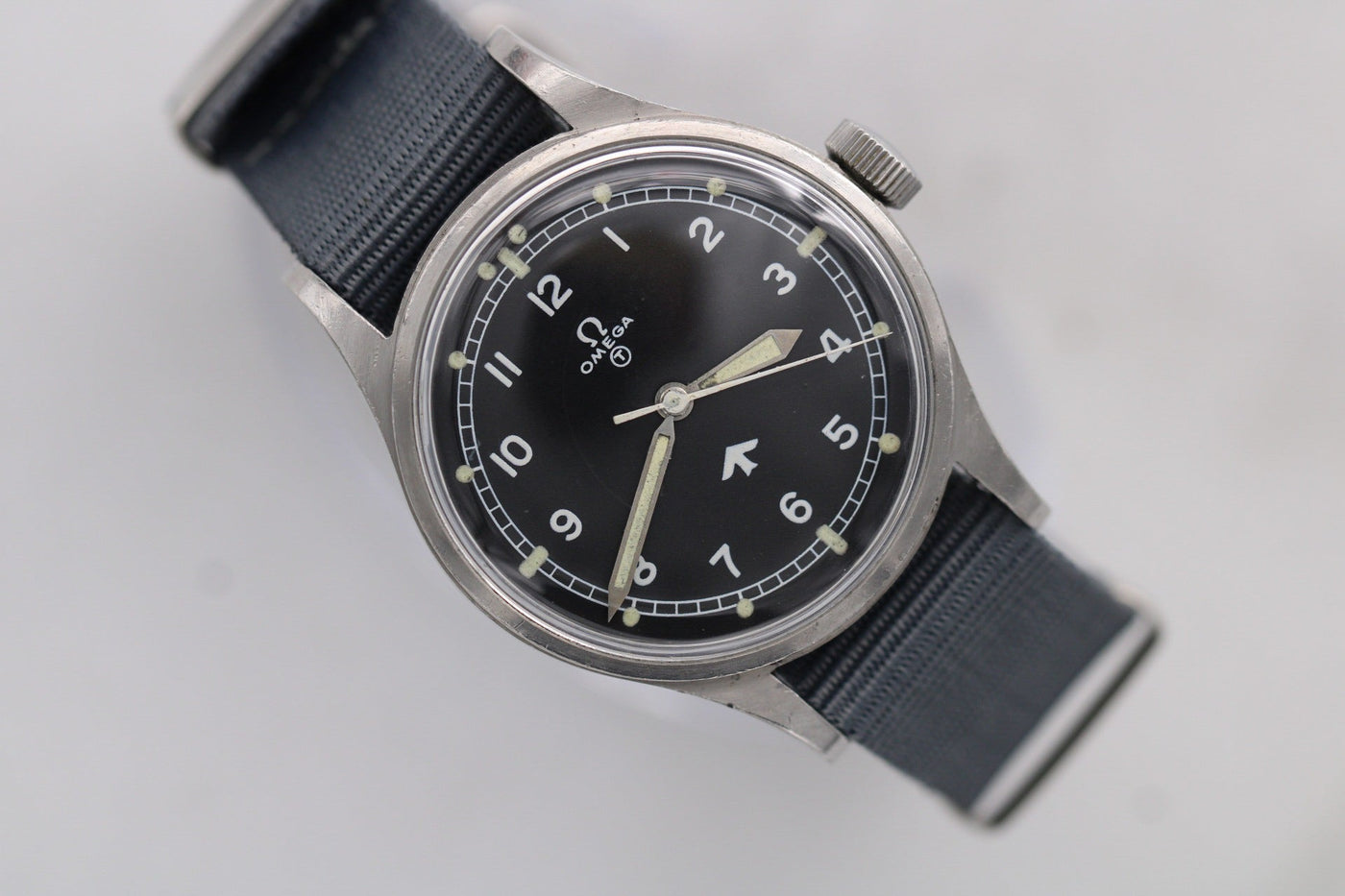 オメガ 「ファット・アロー 」空軍パイロット用腕時計 ミリタリーウォッチ1953年製