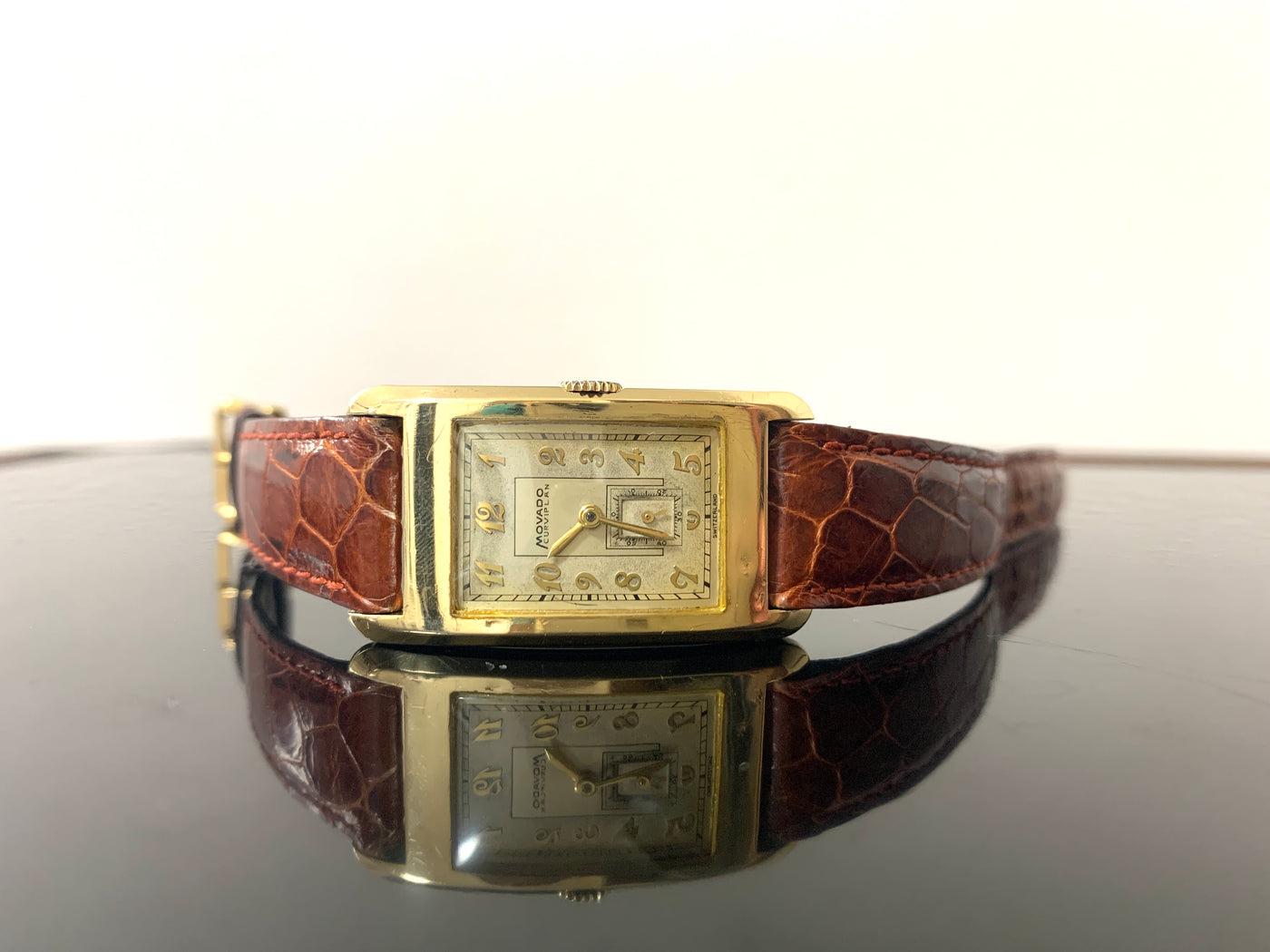モバード（MOVADO）14k カービプラン『カーヴィプラン』 アールデコ時代 レクタンギュラー型腕時計