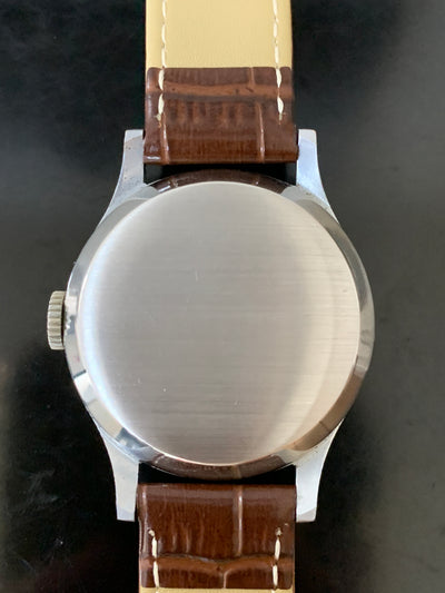 アンジェラス　ローマンインデックスの３針腕時計