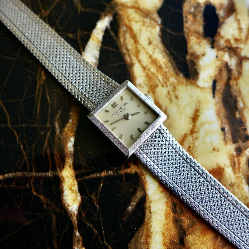 Vintage Patek Philippe Ladies Watch in 18K White Gold from the 1950s 